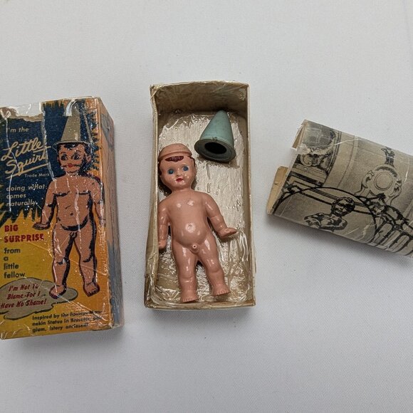 Vintage Commonwealth Little Squirt Figurine Inspired by Mannekin Statue in Box - Picture 1 of 10